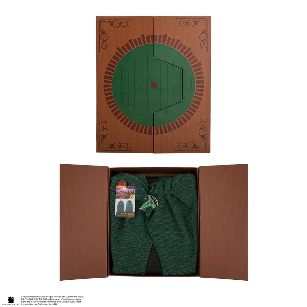 The Lord Of The Rings: Hobbit Cape & Pin